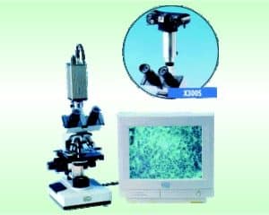 Microscópio Biológico Trinocular